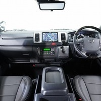 6288 令和6年式 ハイエース スーパーGL ダークプライムⅡ 4WD 2,800cc (ディーゼル車) 2/5人乗車 2.2万kmのサムネイル