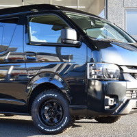 5243 千葉店【BLACK　STYLE】ハイエース ワゴンGL  4WD 2,700CC ガソリン車 10人乗りのサムネイル