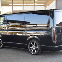 6199 令和4年式 ハイエース　スーパーGL　ダークプライムⅡ　2WD　2000cc　ガソリン車　5人乗り　2.4万kmのサムネイル