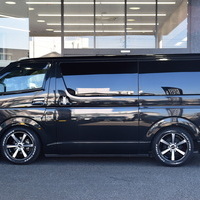 6199 令和4年式 ハイエース　スーパーGL　ダークプライムⅡ　2WD　2000cc　ガソリン車　5人乗り　2.4万kmのサムネイル