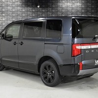 5587 令和7年式 登録済未使用車 三菱デリカ D:5 CHAMONIX  電動サイドステップ有 4WD 2,200cc (ディーゼル車)  8人乗り 8km 車検:令和10年10月のサムネイル