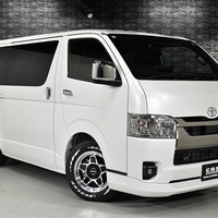 5693 令和7年式 ハイエース スーパーGL ダークプライムS 2WD 2,800cc (ディーゼル車) 2/5人乗車 90km 車検令和9年5月22日のサムネイル