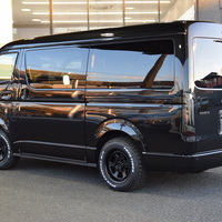 5243 千葉店【BLACK　STYLE】ハイエース ワゴンGL  4WD 2,700CC ガソリン車 10人乗りのサムネイル