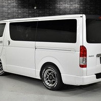 5693 令和7年式 ハイエース スーパーGL ダークプライムS 2WD 2,800cc (ディーゼル車) 2/5人乗車 90km 車検令和9年5月22日のサムネイル