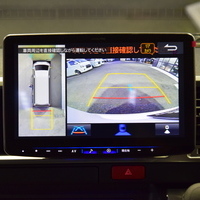 5243 千葉店【BLACK　STYLE】ハイエース ワゴンGL  4WD 2,700CC ガソリン車 10人乗りのサムネイル