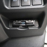 6245 令和7年式 ハイエース スーパーGL ダークプライムⅡ 2WD 2,000cc(ガソリン) 2/5人乗車 1,700km 車検:令和9年6月のサムネイル