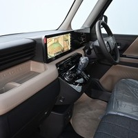 6105 登録済み未使用車 令和7年式 デリカミニ T PREMIUM デリマル 4WD 660cc ガソリン車 4人乗車 11㎞のサムネイル