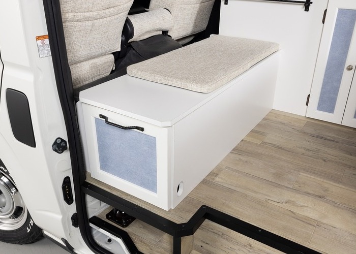 ハイエース「SEDONA LAKESIDE」セドナレイクサイドのサムネイル