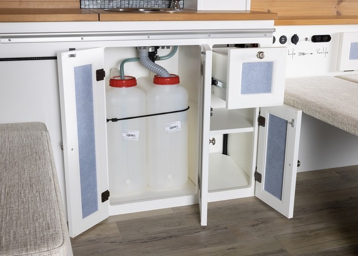 ハイエース「SEDONA LAKESIDE」セドナレイクサイドのサムネイル