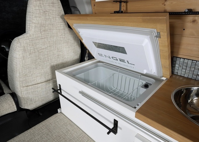 ハイエース「SEDONA LAKESIDE」セドナレイクサイドのサムネイル