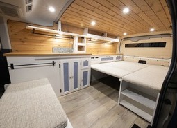 ハイエース「SEDONA LAKESIDE」セドナレイクサイド