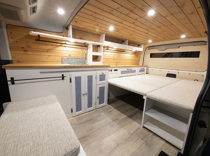 ハイエース「SEDONA LAKESIDE」セドナレイクサイドのサムネイル