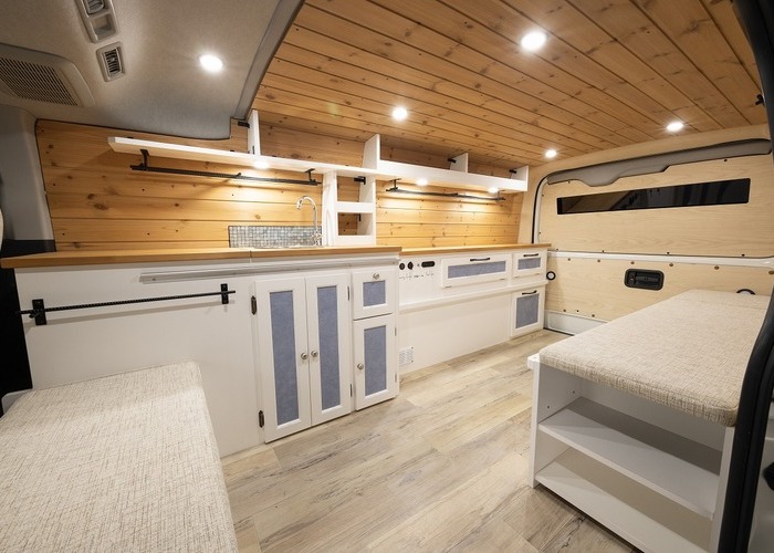 ハイエース「SEDONA LAKESIDE」セドナレイクサイドのサムネイル