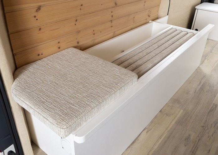 ハイエース「SEDONA LAKESIDE」セドナレイクサイドのサムネイル