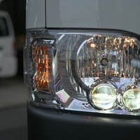 6205.令和8年式 ハイエースバン DX 2WD 2,000cc ガソリン車 走行6キロ 新車未登録のサムネイル