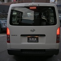 6205.令和8年式 ハイエースバン DX 2WD 2,000cc ガソリン車 走行6キロ 新車未登録のサムネイル