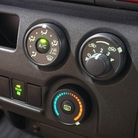 6249 令和7年式 ハイエース DX GLパッケージ 2WD 2,000cc (ガソリン車) 3/6人乗車 300km 車検令和9年5月19日のサムネイル