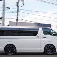 6213　CRSPKG　ハイエース　スーパーGL　ダークプライムⅡ　2WD　2000cc　ガソリン車　5人乗りのサムネイル