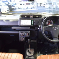 5876 平成29年式 サクシードバン TX  2WD 1,500cc  ガソリン車  5人乗り 12.4万kmのサムネイル