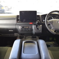 6449 令和4年式 ハイエース スーパーGL ダークプライムⅡ 4WD 2,800cc ディーゼル車 2/5人乗車 6.4万kmのサムネイル