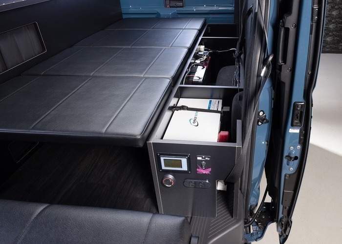 ハイエース「ATTICS8 FOR HIACE」アティックス８ハイエース用のサムネイル