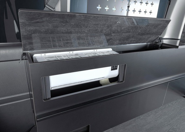 ハイエース「ATTICS8 FOR HIACE」アティックス８ハイエース用のサムネイル