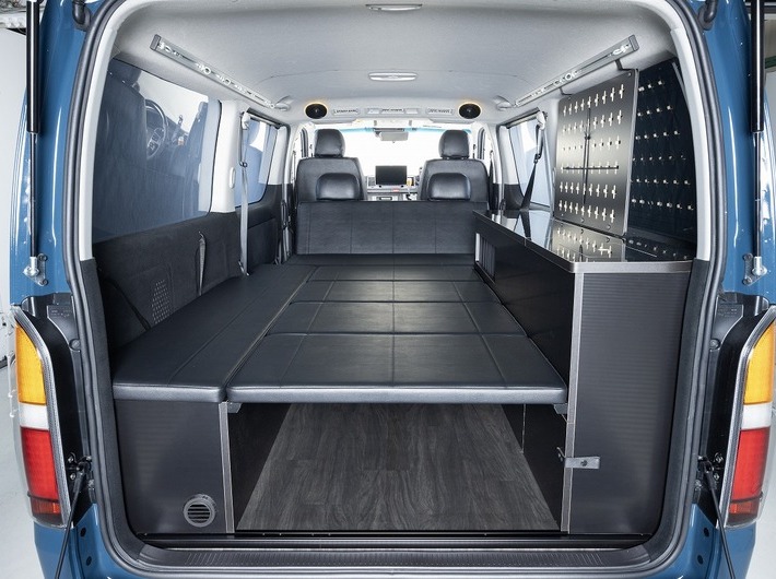 ハイエース「ATTICS8 FOR HIACE」アティックス８ハイエース用のサムネイル