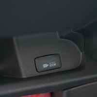 6220.令和8年式 ハイエースバン DX 2WD 2,000cc ガソリン車 走行13キロ 新車未登録のサムネイル