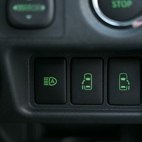 6425.令和8年式 ハイエース スーパーGL 寒冷地仕様 4WD 2,800cc ディーゼル車 走行5キロ 新車未登録のサムネイル