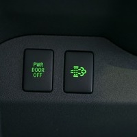 6425.令和8年式 ハイエース スーパーGL 寒冷地仕様 4WD 2,800cc ディーゼル車 走行5キロ 新車未登録のサムネイル