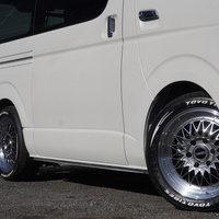 6385　オリジナルPKG　ハイエース　ダークプライムＳ　2WD　2800cc　ディーゼル車　5人乗りのサムネイル