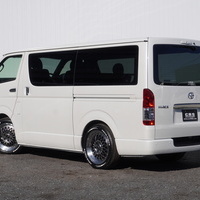 6385　オリジナルPKG　ハイエース　ダークプライムＳ　2WD　2800cc　ディーゼル車　5人乗りのサムネイル
