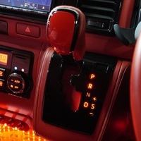 平成27年式 ハイエース スーパーGL  2WD 2,000cc (ガソリン車)  2/5人乗車  1.7万km 車検令和8年8月21日のサムネイル