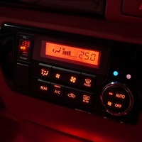 平成27年式 ハイエース スーパーGL  2WD 2,000cc (ガソリン車)  2/5人乗車  1.7万km 車検令和8年8月21日のサムネイル