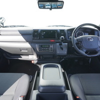 6385　オリジナルPKG　ハイエース　ダークプライムＳ　2WD　2800cc　ディーゼル車　5人乗りのサムネイル