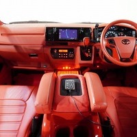 平成27年式 ハイエース スーパーGL  2WD 2,000cc (ガソリン車)  2/5人乗車  1.7万km 車検令和8年8月21日のサムネイル