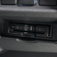 6179 8型ハイエース DX  2WD 2,000CC ガソリン車 4ナンバー 3/6人乗りのサムネイル