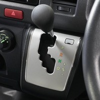 6203 8型ハイエース DX  2WD 2,000CC ガソリン車 4ナンバー 3/6人乗りのサムネイル