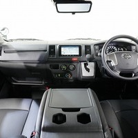 6203 8型ハイエース DX  2WD 2,000CC ガソリン車 4ナンバー 3/6人乗りのサムネイル
