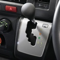 6179 8型ハイエース DX  2WD 2,000CC ガソリン車 4ナンバー 3/6人乗りのサムネイル