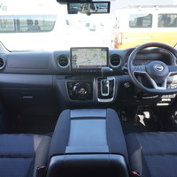 5814　令和7年式　キャラバン　プレミアムGX　OutdoorBlackEdition　2WD　2400cc　ディーゼル車　5人乗り　15kmのサムネイル