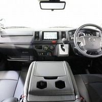 6207 8型ハイエース DX  2WD 2,000CC ガソリン車 4ナンバー 3/6人乗りのサムネイル