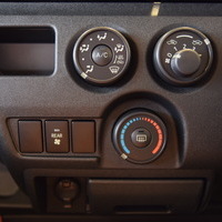 6275 8型ハイエース DX  2WD 2,000CC ガソリン車 4ナンバー 3/6人乗りのサムネイル