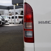 6204 8型ハイエース DX  2WD 2,000CC ガソリン車 4ナンバー 3/6人乗りのサムネイル