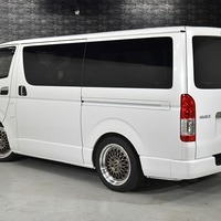 6475 令和6年式 ハイエース スーパーGL ダークプライムⅡ 2WD 2,800cc (ディーゼル車)  2/5人乗車  0.9万km　車検令和8年10月7日のサムネイル