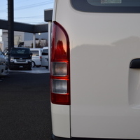 6349 8型ハイエース DX  2WD 2,000CC ガソリン車 4ナンバー 3/6人乗りのサムネイル