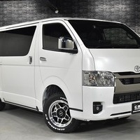 6133 8型ハイエース スーパーGL ダークプライムS  4WD 2,800CC ディーゼル車 4ナンバー 2/5人乗りのサムネイル