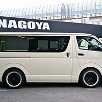 D6350.令和8年式 ハイエースバン DX 2WD 2,000cc ガソリン車 走行8キロ 新車未登録のサムネイル