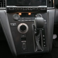 6470　【新車登録済み未使用車】改良後モデル 令和8年式 三菱 デリカD5 P 4WD 2,200㏄ ディーゼル車 走行距離14キロ 車検令和11年2月のサムネイル