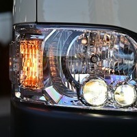 6151.令和8年式 ハイエースバン DX 2WD 2,000cc ガソリン車 走行9キロ 新車未登録のサムネイル